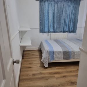Room in a Shared House, Avenons Road, E13 - Photo 3