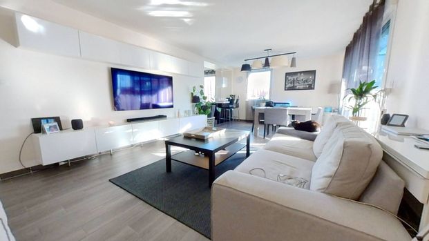 colocation proche du centre, tram au pied - Photo 1