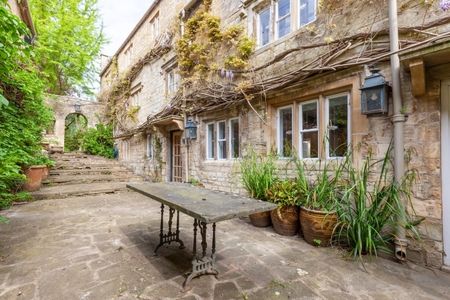 Burford - Photo 2