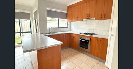 Secluded & Spacious: Your Perfect Courtyard Retreat - Photo 3