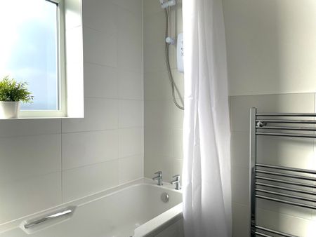 4 Bed Semi-Detached House, Finchley Road, M14 - Photo 4