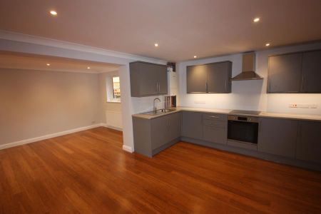 2 bedroom semi-detached house to rent - Photo 4