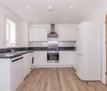 Recently built three bedroom semi-detached with garden and driveway... - Photo 6