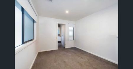 Stylish Executive Home in Ringwood – Low Maintenance Luxury Living - Photo 5