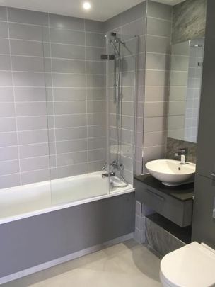 Huge double room on Zone 2 with almost private bathroom+FREE GYM - Photo 1