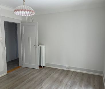 Jeanneret 23 Le Locle - Appart rénové 2 pièces 45 m2 balcon - Photo 3