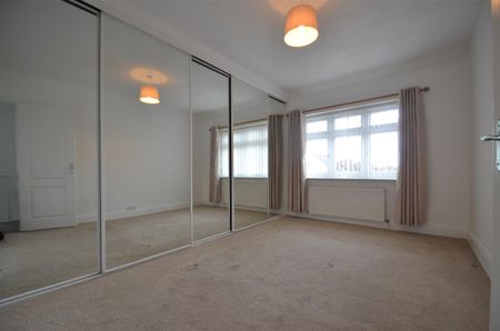 The Furrows, Harefield, UB9 - Photo 2