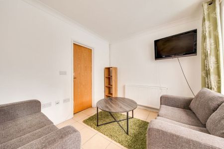 £706 p/w (£3,059 pcm) - Photo 2