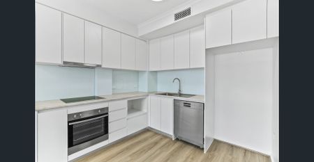 Newly Renovated, Centrally Located, Exclusive, Executive Style One Bedroom Oasis Boasting Panoramic City Skyline Views, Resort Style Facilities - Photo 2