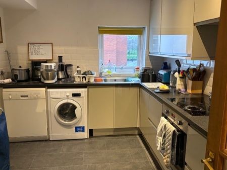 2 Bed Flat, Ferrymans Court, BS2 - Photo 5