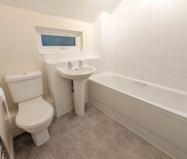 Overthorpe Close, Woking, Surrey, GU21 - Photo 2