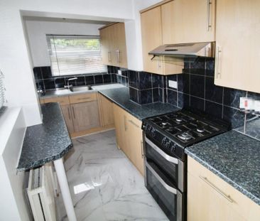 3 bedroom end of terrace house to rent - Photo 1