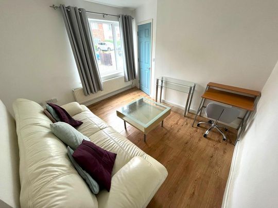 3 bedroom end of terrace house to rent - Photo 1