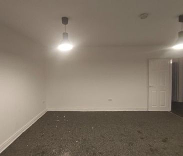 3 bedroom flat to rent - Photo 3