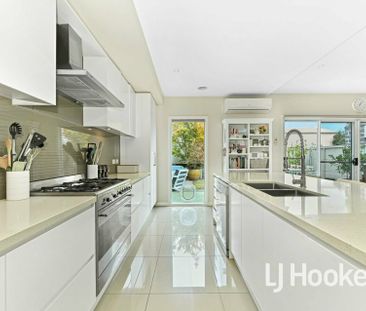 Prestigious Lakeside Living! - Photo 1