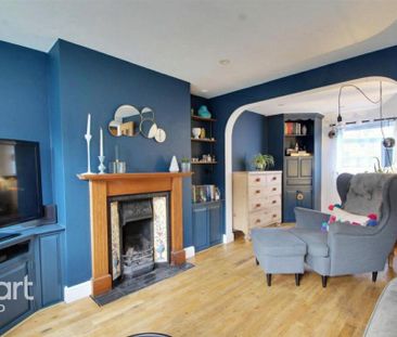 3 bedroom end of terrace house to rent - Photo 2