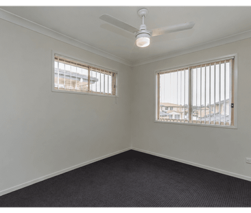Available Now! Freshly Updated Townhouse with Modern Flooring & Spa... - Photo 4