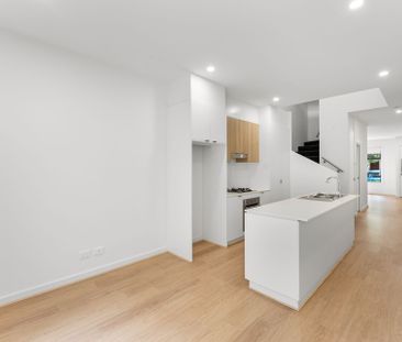 Extra Large Designer Style 3 Storey Terrace Home - Photo 1