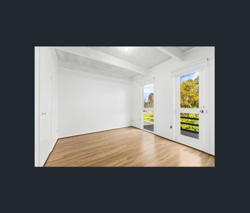 WALKING TRAILS, CAFES AND CBD ON YOUR DOORSTEP - Photo 1