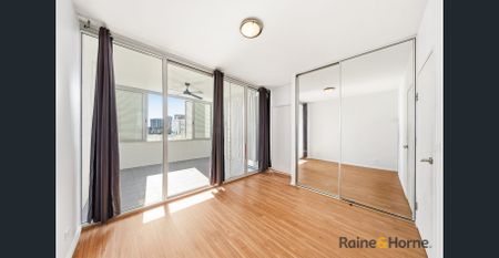 Spacious Dual-Level 2 Bed Apartment with Water Views & Resort-Style Facilities - Photo 3