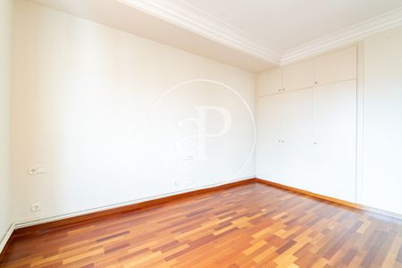 Flat for rent in Turó Park - Photo 2