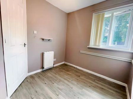 3 Bed 1 Bath - Photo 2