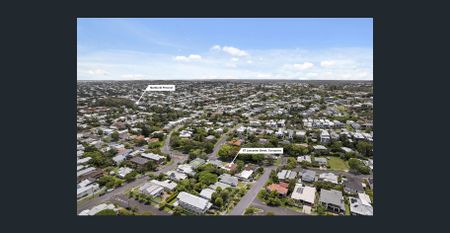 Fully furnished entertainer with pool, bar and air‑cons | work from home options! - Photo 2