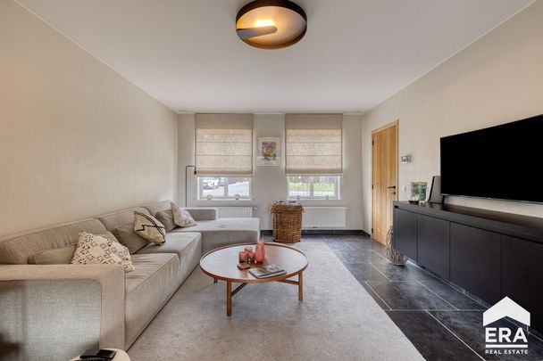 Bemeubelde nieuwbouwwoning met luxe afwerking - Photo 1