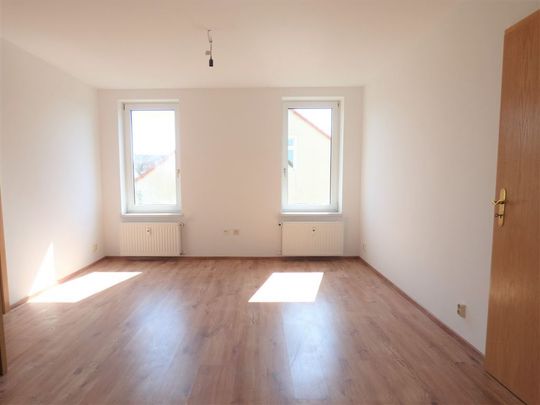 Ideal für Singles, junge Paare! Tolle 2-Raum Whg im DG. Bad m. Fenster, Wanne und Dusche! - Photo 1