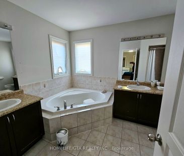 Detached Home For Lease | N8132004 - Photo 3