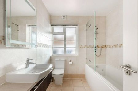 3 bedroom flat to rent - Photo 3