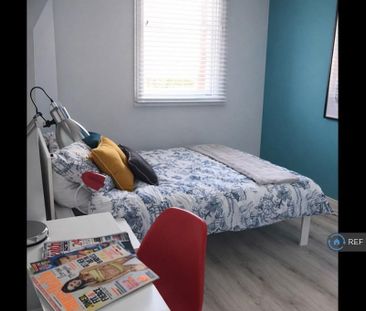 1 bedroom in a flat share to rent - Photo 3