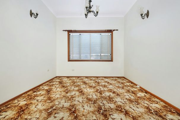 74 Rowland Avenue, Wollongong - Photo 1