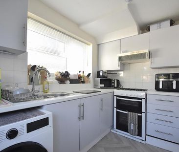 3 bedroom end of terrace house to rent - Photo 5