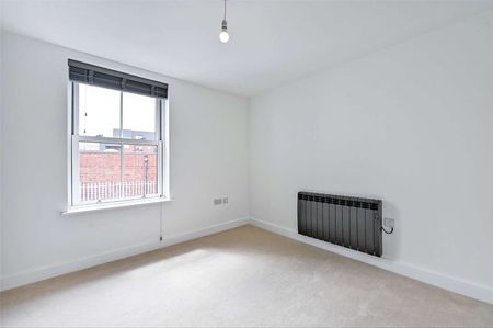 Second-Floor Three-Bedroom Apartment | The Banking Quarter, Bristol / Three sharers welcome - Photo 2