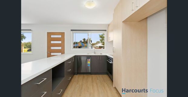 For Lease: Brand New Modern 2-Bedroom House in Prime Huntingdale Location - Photo 1