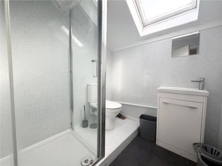 1 bedroom in a house share to rent - Photo 5