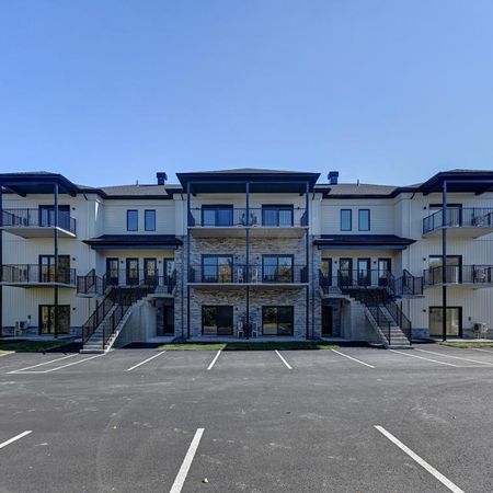 Magnifique 5 1/2 à louer à Coaticook-Neuf**** 1 mois gratuit****à partir de 1400$ - Photo 4