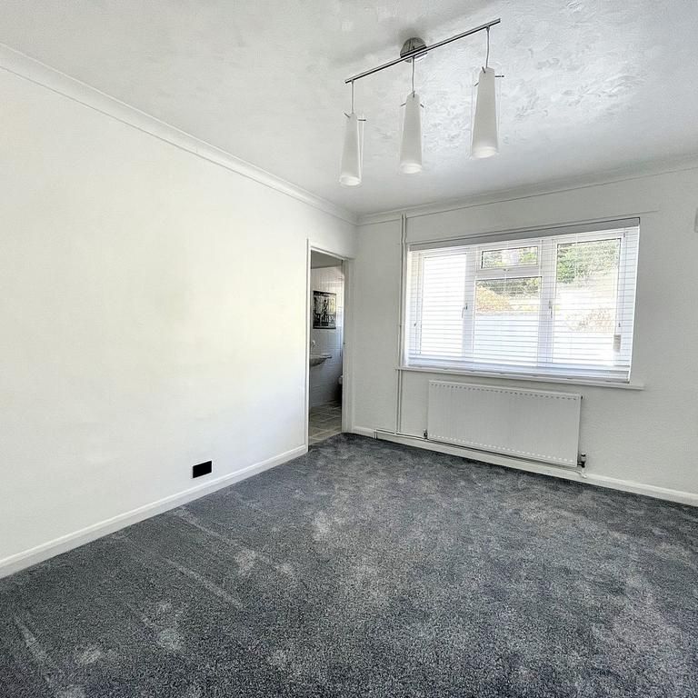 4 bedroom detached bungalow to rent - Photo 1