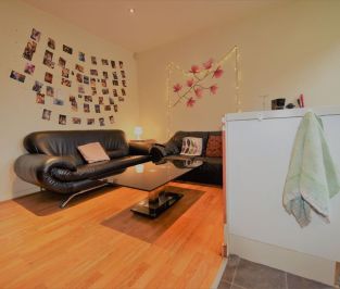 3 bedroom Flat in Flat 1, Leeds - Photo 6