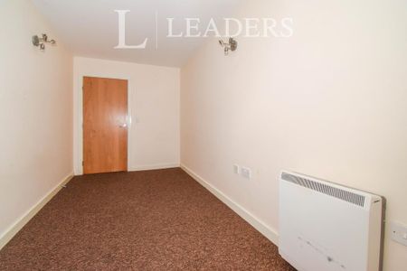 2 bedroom flat to rent - Photo 2