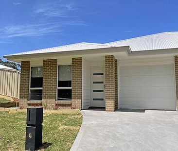 Spacious 4-Bedroom Duplex in Sunshine Bay - Photo 1