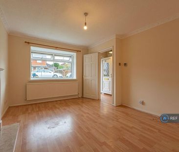 3 bedroom semi-detached house to rent - Photo 2