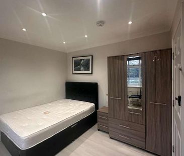 Ascot Close Ilford Essex, IG6 - Photo 3