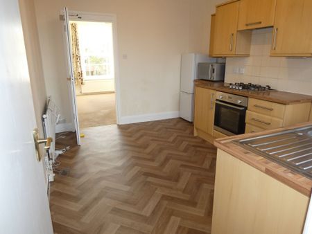 2 bed Apartment - To Let - Photo 3