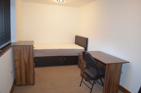 10 Newton Grove - Photo 3