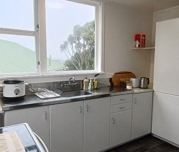 2 Bedroom Flat in Wadestown - Photo 5