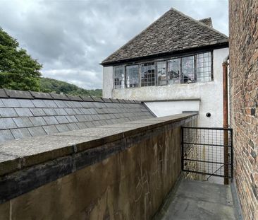Long Street, Dursley - Photo 1