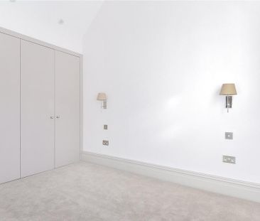 2 bedroom mews to rent - Photo 4