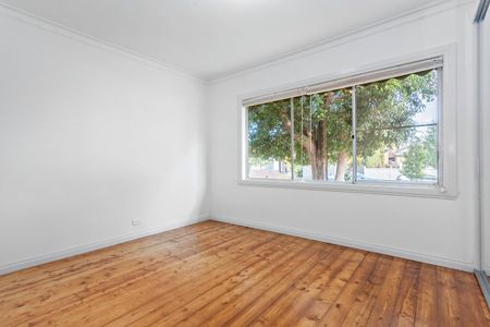 LOVELY THREE BEDROOM HOME - Photo 2